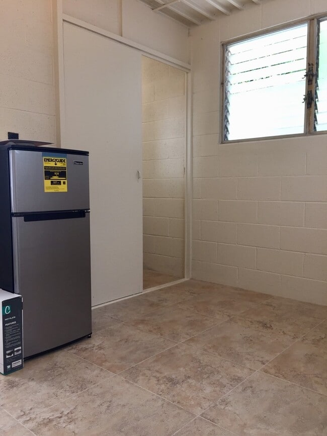 Building Photo - Punchbowl: Renovated Small Studio with Was...