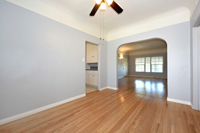 Building Photo - 630 Naranja Dr