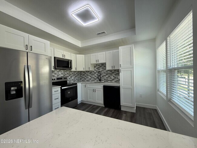 Building Photo - 823 Madison St