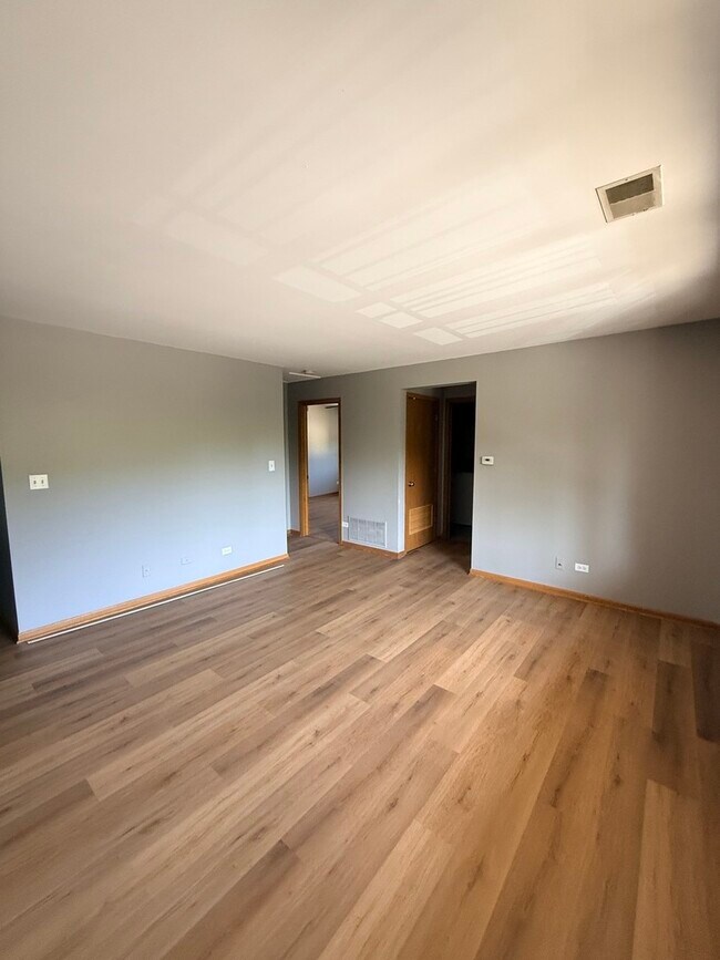 Building Photo - 5150 Shadow Creek Dr