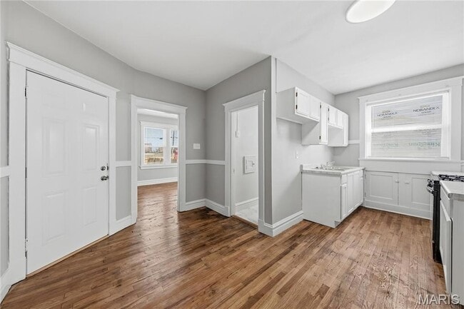 Building Photo - 4643 Evans Ave