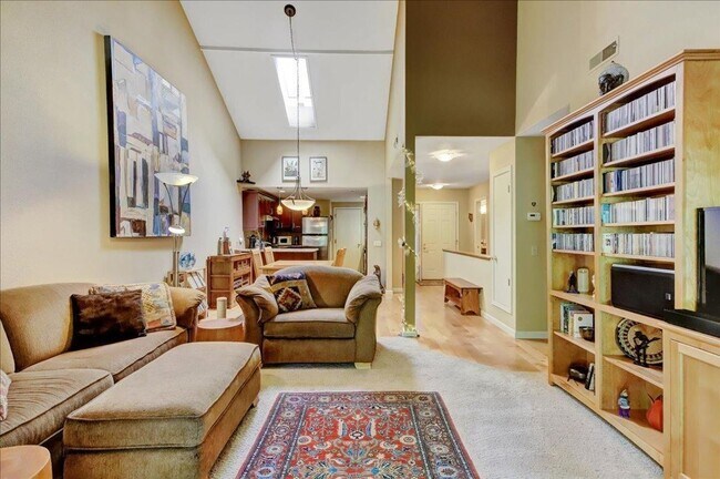 Building Photo - Very Desirable Woodbridge Townhouse in Nevada City