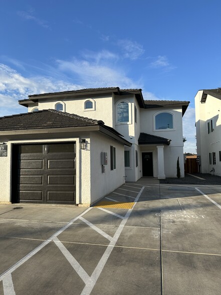 Townhome Exterior View - 725 Linden