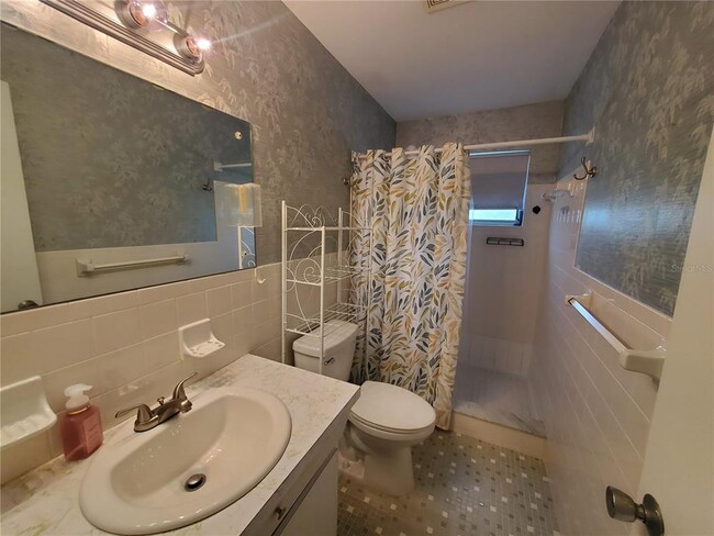 Building Photo - 2427 Rhodesian Dr