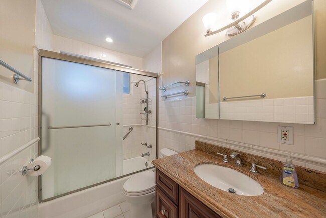 Building Photo - Charming Redondo Beach Home Rental!