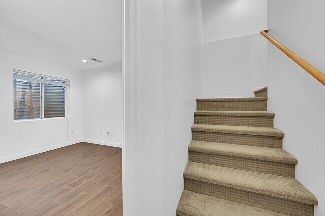 Building Photo - $2,295.95, 3-bed, 3-bath, located in Longmont with a washer and dryer and $300 off the first mont...