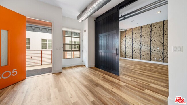 Building Photo - 212 Marine St
