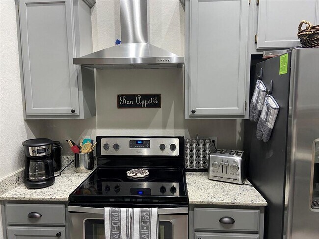 Building Photo - 15 Rillington Dr