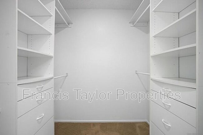 Building Photo - 912 Knoll Vista Dr