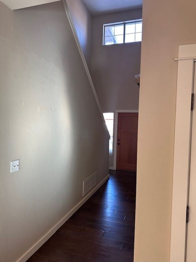 Building Photo - Townhouse