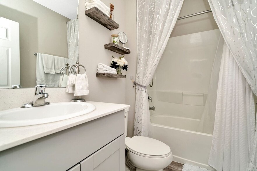 Building Photo - 12811 Twin Bridges Dr