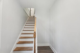 Building Photo - 502 W 48th St