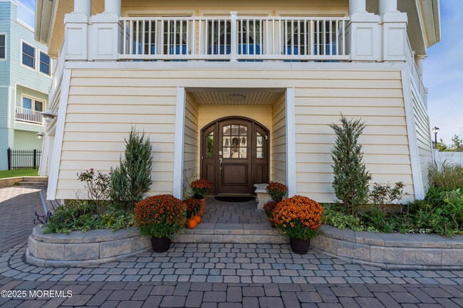 Building Photo - 2 Tradewinds Ln