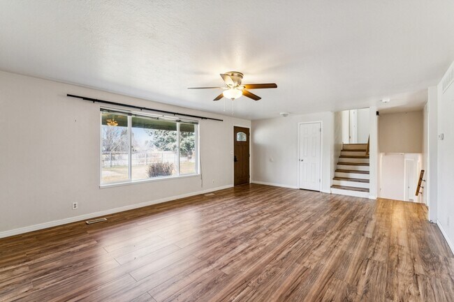 Building Photo - 420 S Five Mile Rd