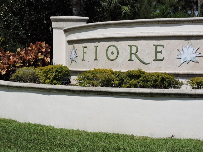 Building Photo - 730.5 Myrtlewood Cir W