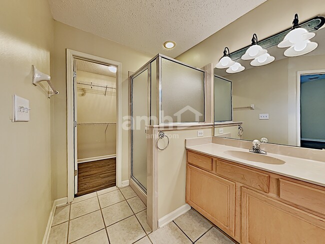 Building Photo - 9289 Oakengate Cv