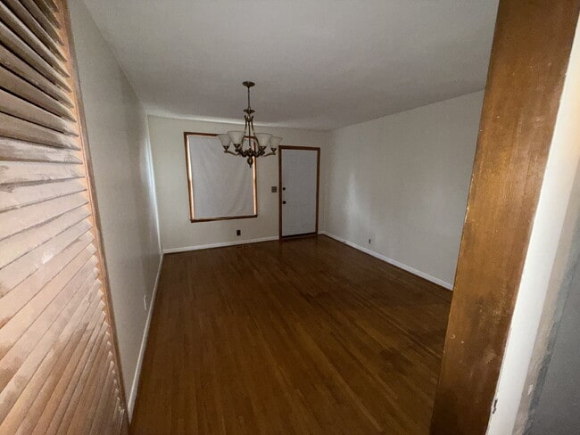 Building Photo - "Charming 2-Bed Home with Spacious 1700 Sq Ft Layout, FENCED yard!"