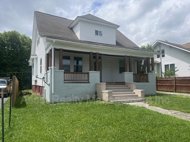 Building Photo - 3043 E 5th Ave