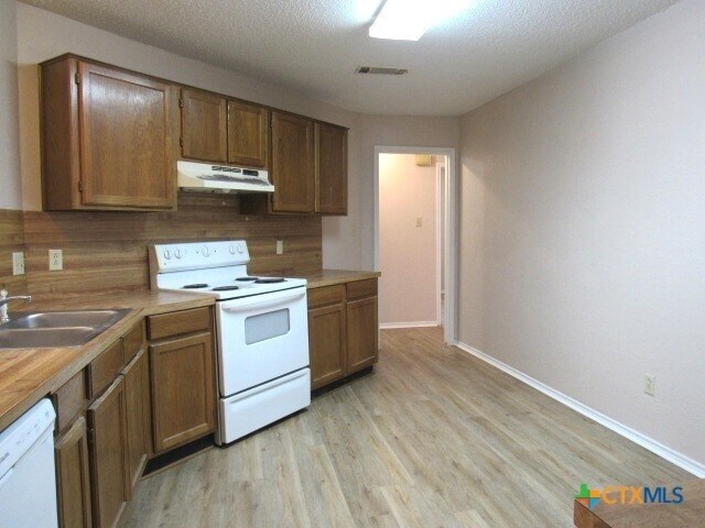 Building Photo - 1706 Wickfield Way