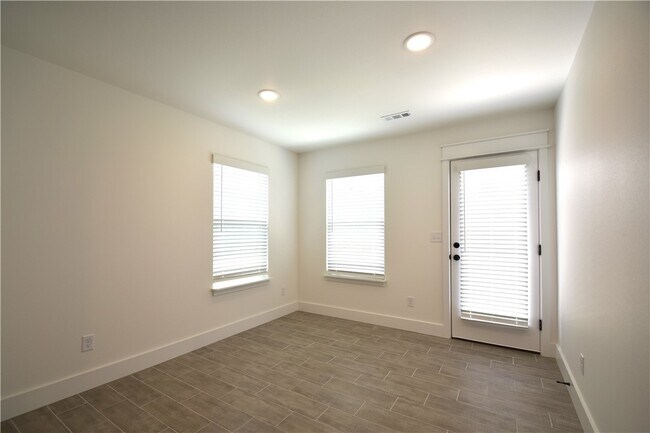 Building Photo - 2071 Bluestem Dr