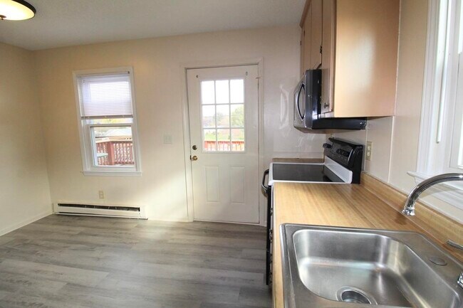 Building Photo - 405 Sherando Ct