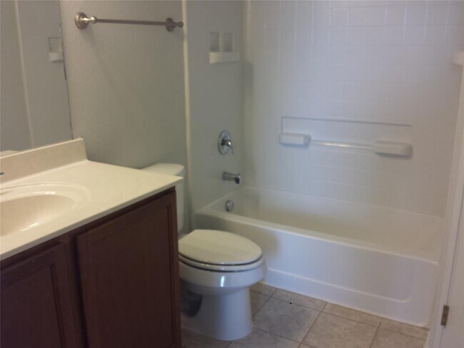 Building Photo - 340 Perry St