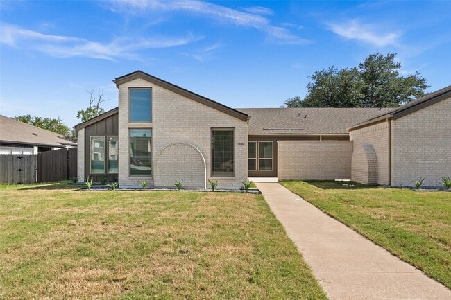 Building Photo - 2116 Trellis Pl