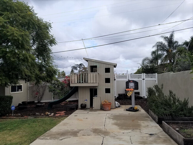 Building Photo - Craftsman Style Home in South Park!!