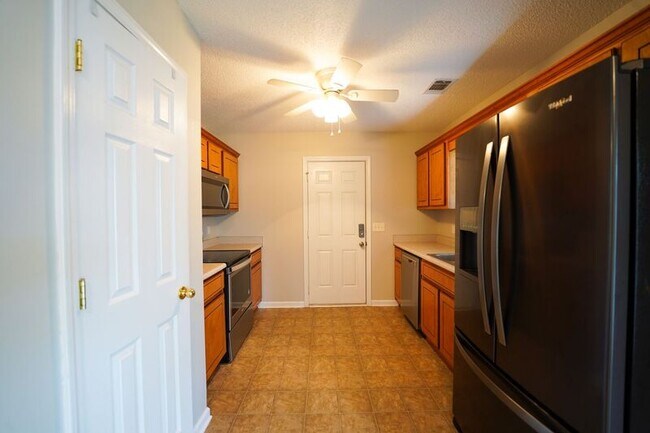 Building Photo - 134 Mustang Dr