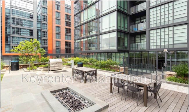 Building Photo - 45 Sutton Square SW