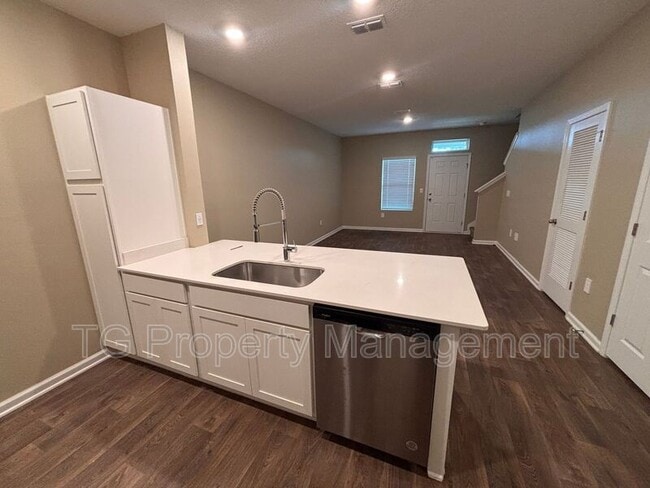 Building Photo - 903 Rivertree Pl