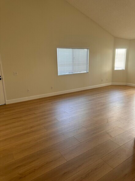 Building Photo - 14156 Oro Grande St