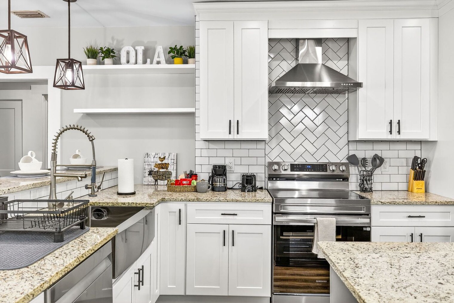 Building Photo - 2910 N Ola Ave