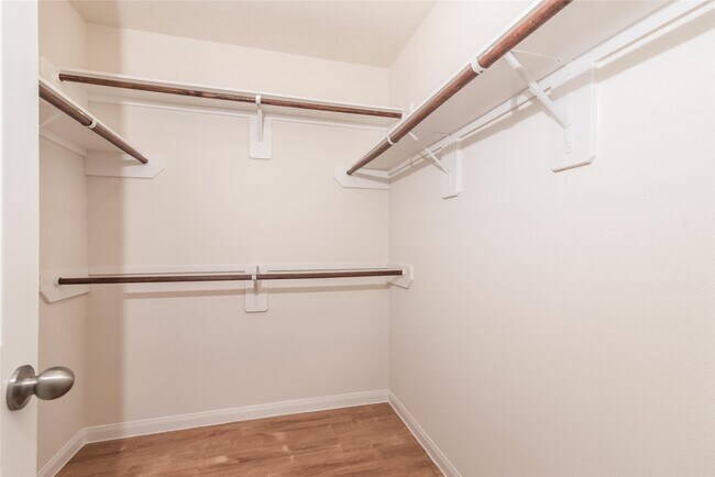 Building Photo - 724 South Ella Creek Drive