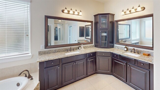 Building Photo - 8134 Caroline Ridge Dr