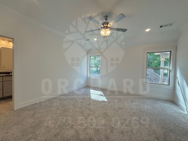 Building Photo - Single-Family Home- 2 Bed/ 2 Bath w/ Hobby...