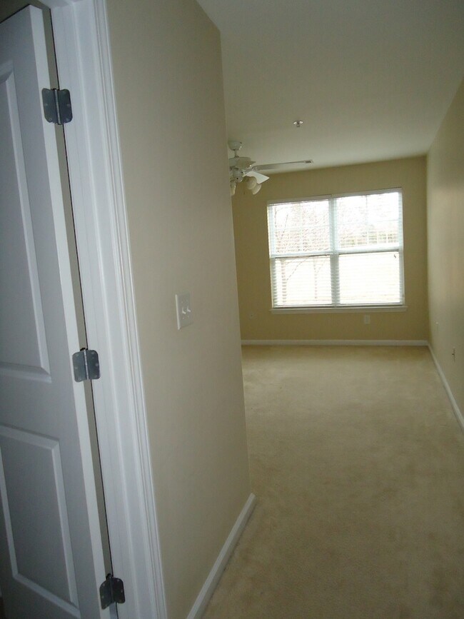 Building Photo - Summit #1012 - End Unit! - PRELEASING FOR AUGUST 2026!