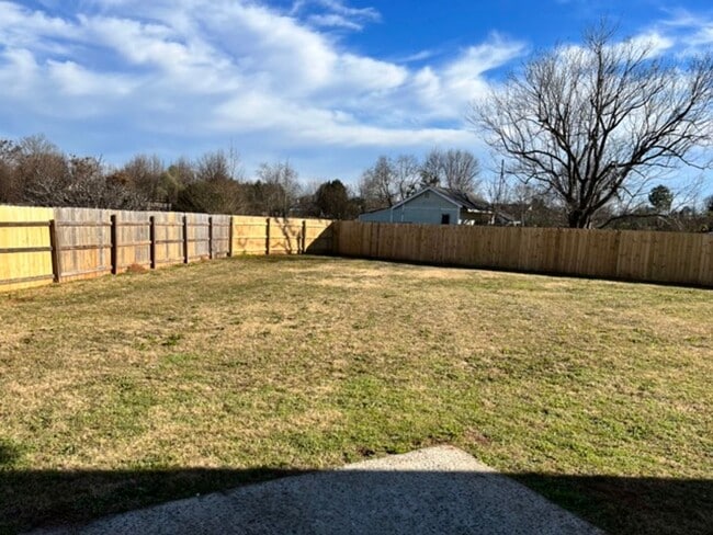 Building Photo - ***MOVE-IN SPECIAL*** $500 OFF *** Beautif...