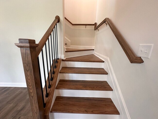 Building Photo - 2024-Built Beautiful 4-Bedroom and 3.5 Bat...