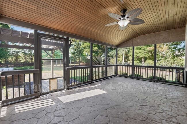 Building Photo - 2718 Old Course Road