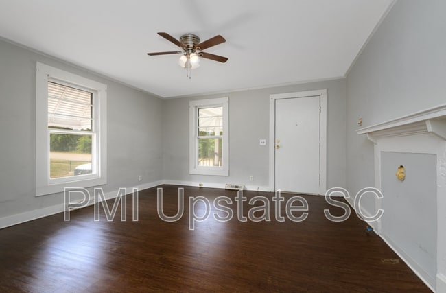 Building Photo - 213 A St