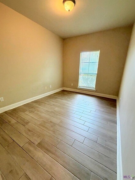Building Photo - 41188 Lakeway Cove Ave