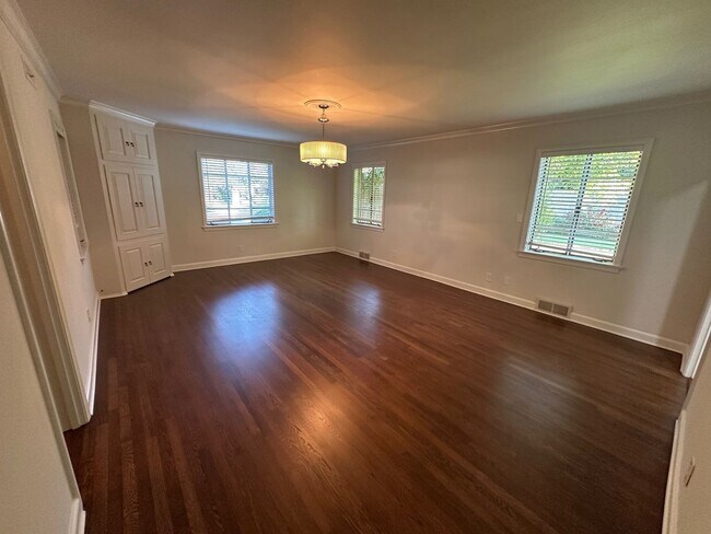 Building Photo - Must see, beautiful home!