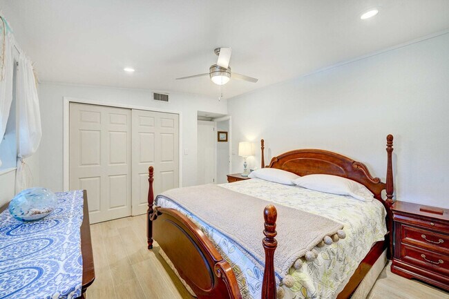 Building Photo - 157 Ocean Dr