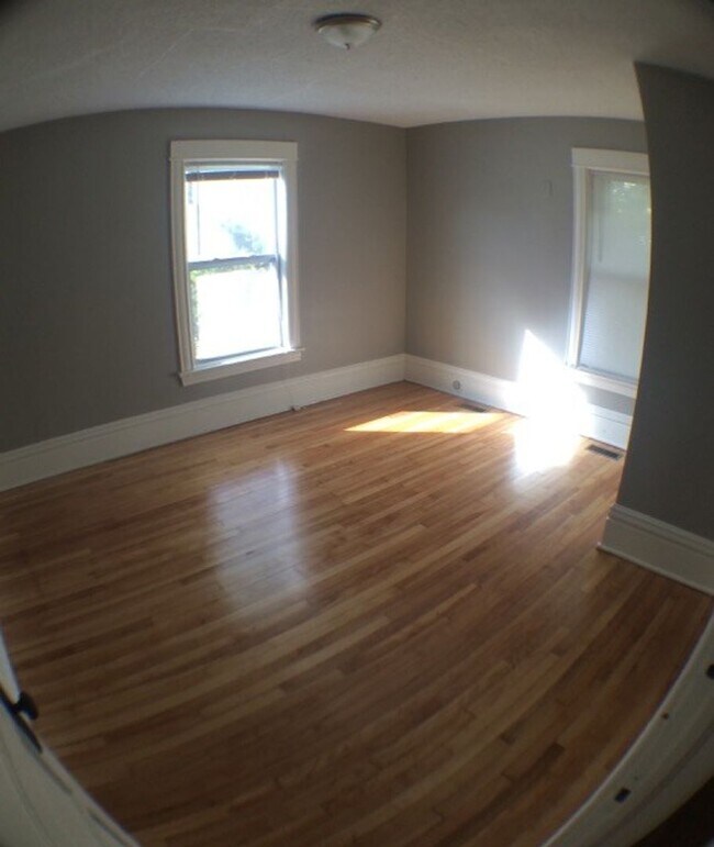 Building Photo - Amazing 5BD/3BA House in Uptown! New kitch...