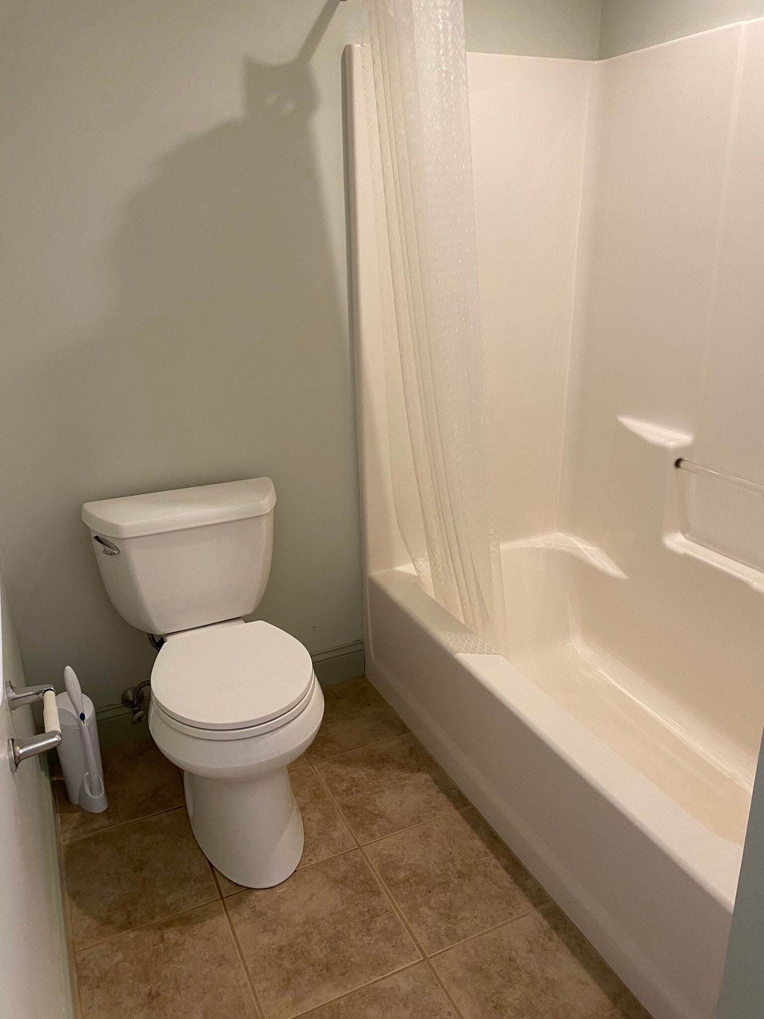 En suite bathroom with tub - 6 Cormorant Pl