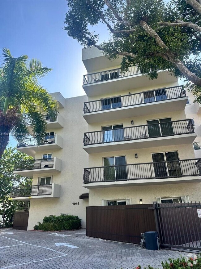 Building Photo - 1918 Brickell Ave