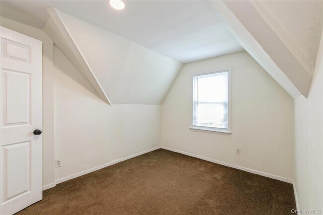 Building Photo - 11 Deauville Pkwy