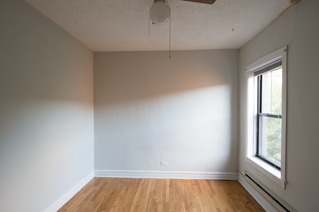 Building Photo - 627 W Cornelia Ave