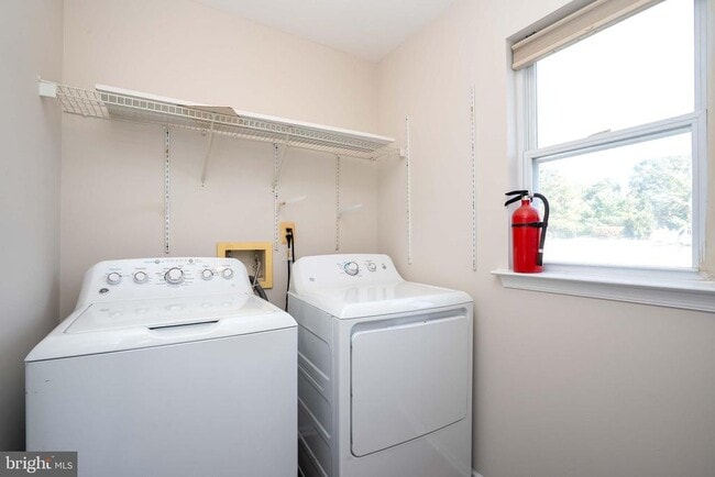 Building Photo - 27 Samantha Dr